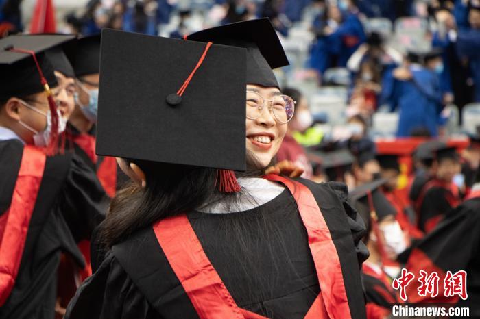 上海交大举行2021年研究生毕业典礼 多位知名校友寄语毕业生“勇担使命”休闲区蓝鸢梦想 - Www.slyday.coM
