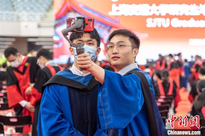 上海交大举行2021年研究生毕业典礼 多位知名校友寄语毕业生“勇担使命”休闲区蓝鸢梦想 - Www.slyday.coM