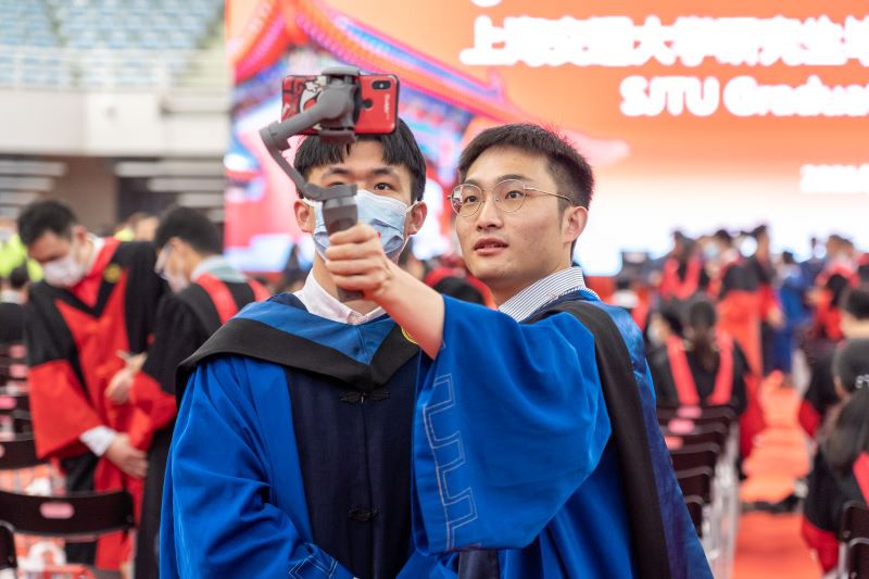 上海交大2021年研究生毕业典礼：愿各位同学“吃得了辛苦、耐得住寂寞、经得住诱惑”休闲区蓝鸢梦想 - Www.slyday.coM