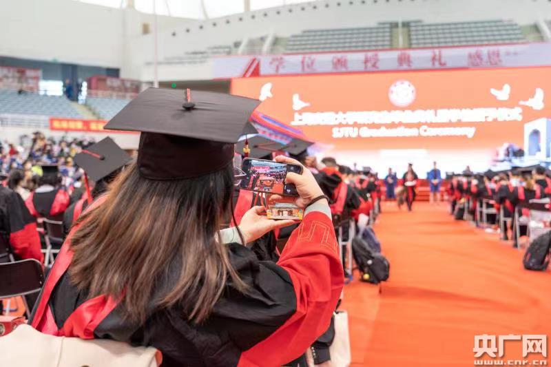 践行“到祖国最需要的地方” 上海交大2021年研究生毕业典礼今日举行休闲区蓝鸢梦想 - Www.slyday.coM