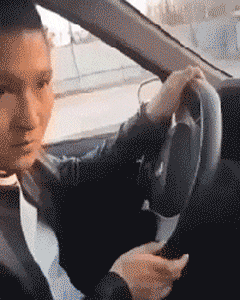 这一看就在驾校没好好学,揉两把不就出来了.