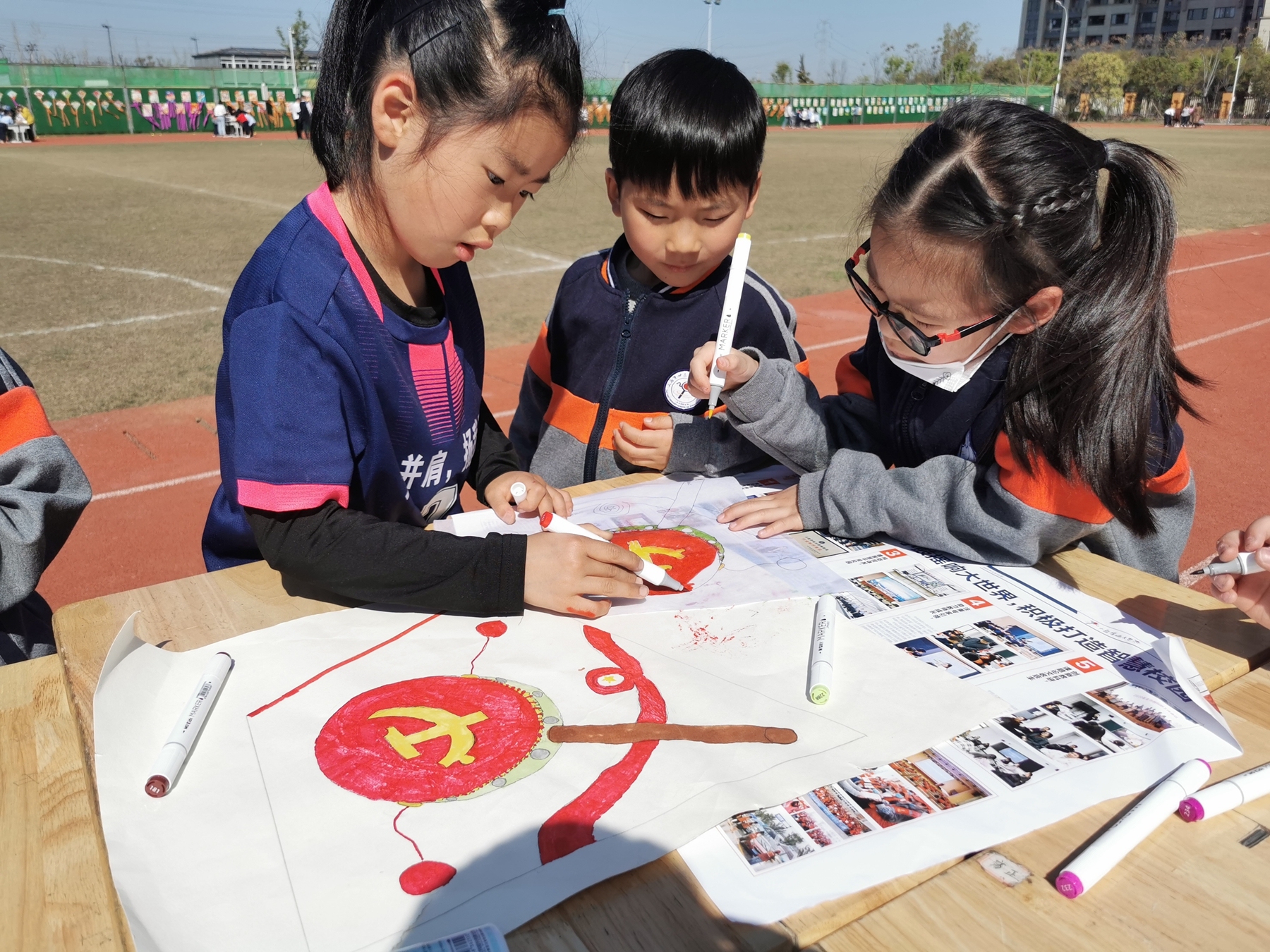 义乌廿三里举行童心向党薪火相传风筝放飞活动