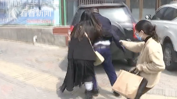 "提辞职就把你征服!"女子刚入职就遭性骚扰 听到报警老板落荒而逃休闲区蓝鸢梦想 - Www.slyday.coM