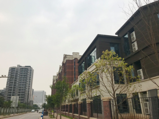 位于华岩国际新城的金地自在城,约150万方的宜居大城,去年摘下大渡口