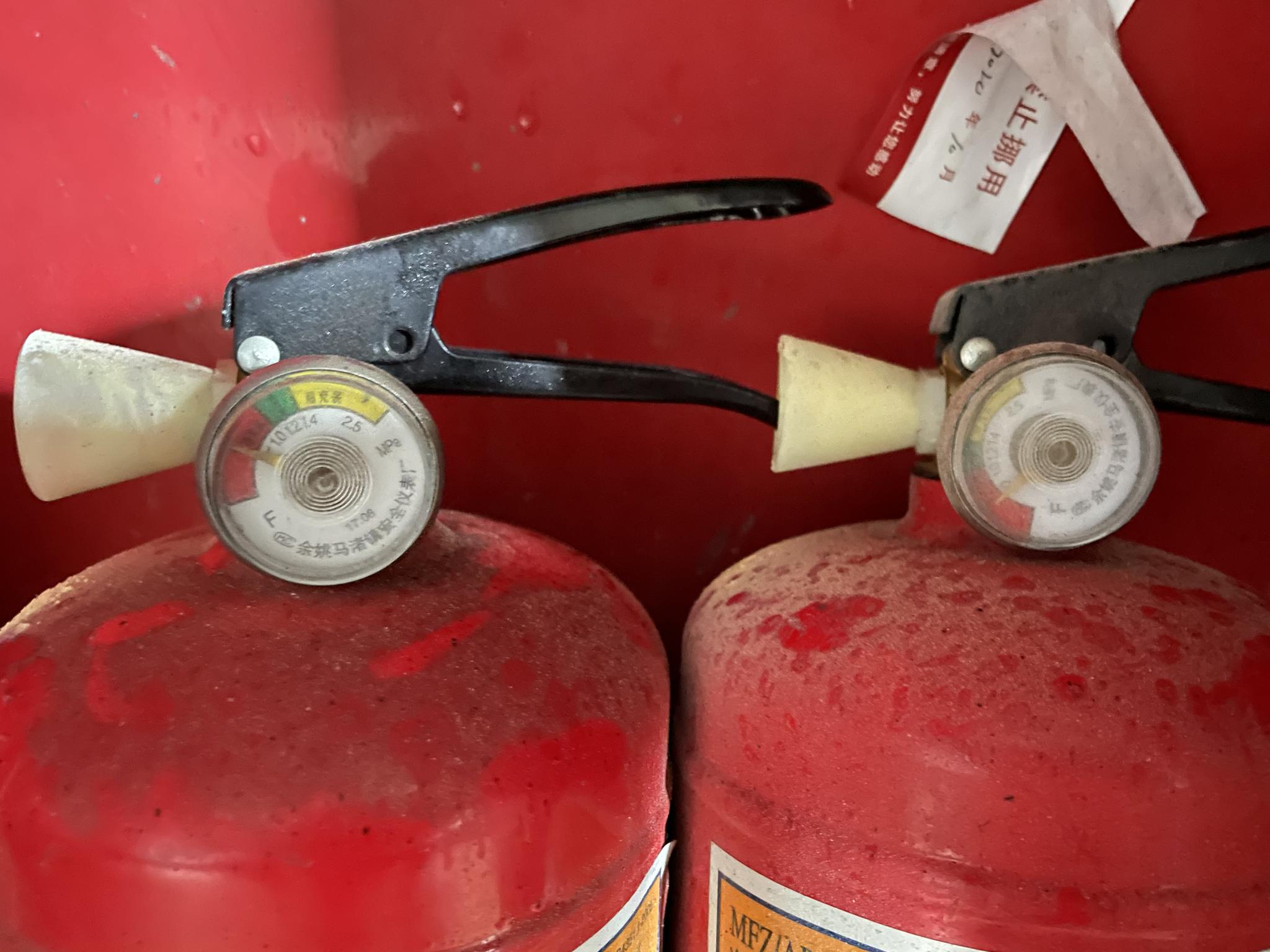 被喷完的灭火器