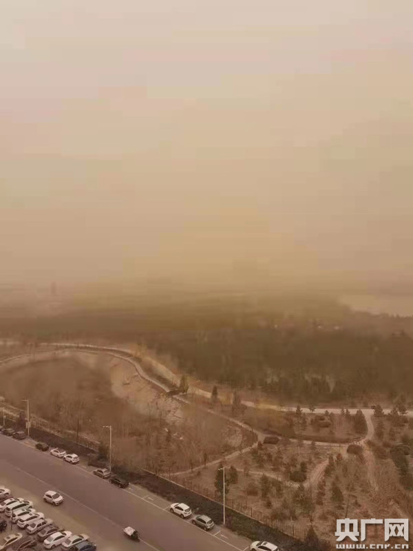 通辽赤峰出现大风沙尘天气过程