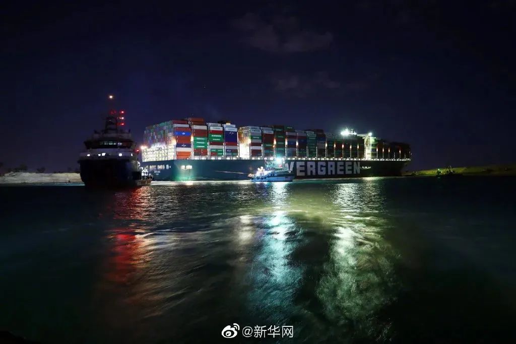 刚刚，苏伊士运河巨轮浮起来了！石油价格应声急跌！被困的数千只牛羊有救了！谁该为世纪大堵船埋单？休闲区蓝鸢梦想 - Www.slyday.coM