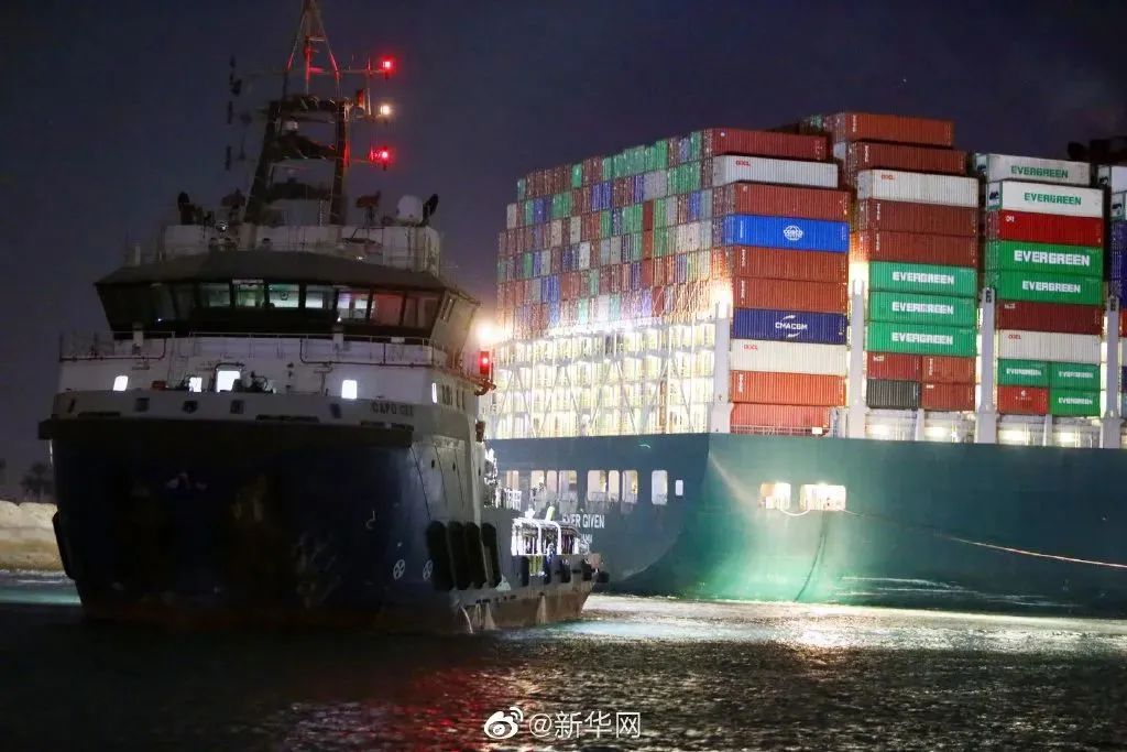 刚刚，苏伊士运河巨轮浮起来了！石油价格应声急跌！被困的数千只牛羊有救了！谁该为世纪大堵船埋单？休闲区蓝鸢梦想 - Www.slyday.coM