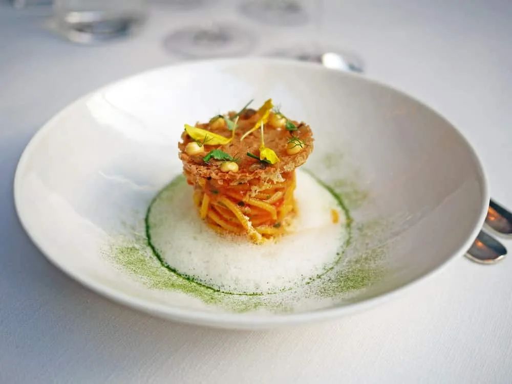 为什么米其林三星一顿饭要2000块