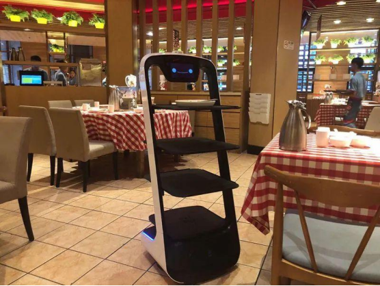 图片来源:品牌供图普渡科技送餐机器人