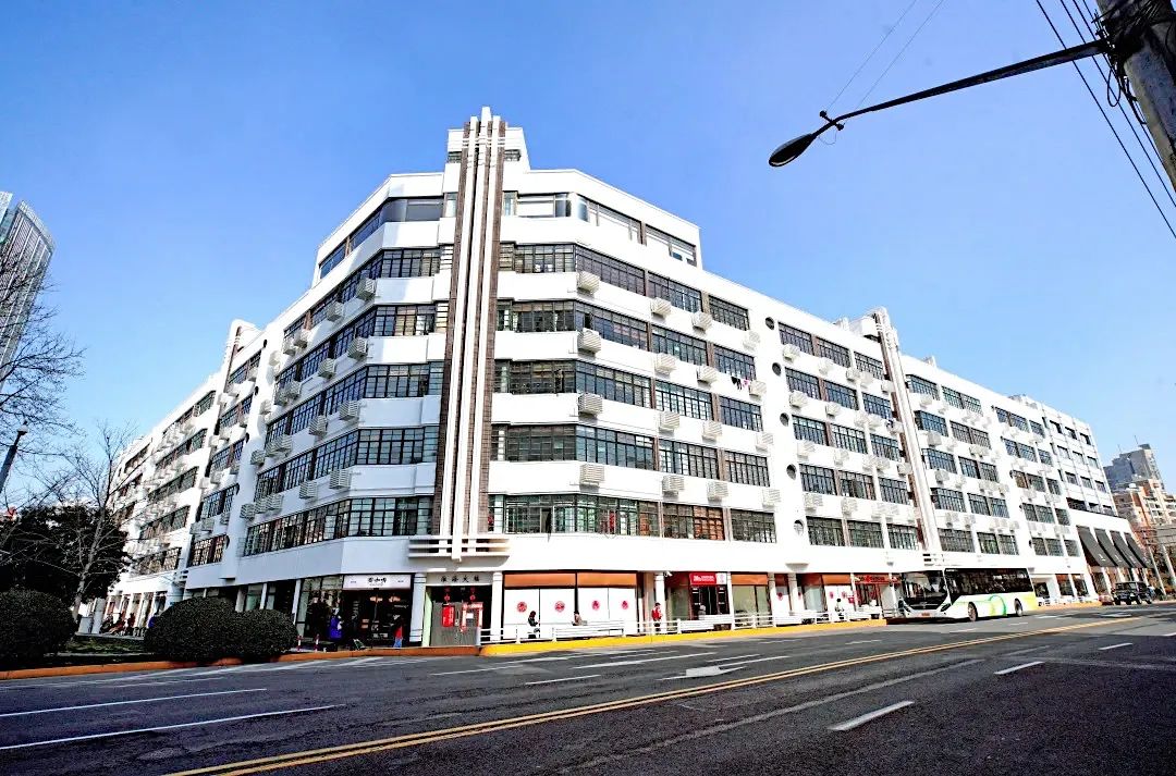 提示淮海大楼外立面完成修缮展露初建时的年轻模样