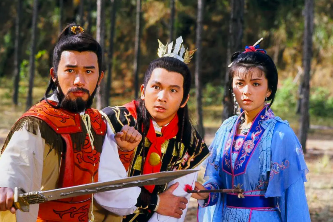 这部剧的是由梁朝伟,刘青云,陈玉莲等人主演,廖启智作为早早出道的