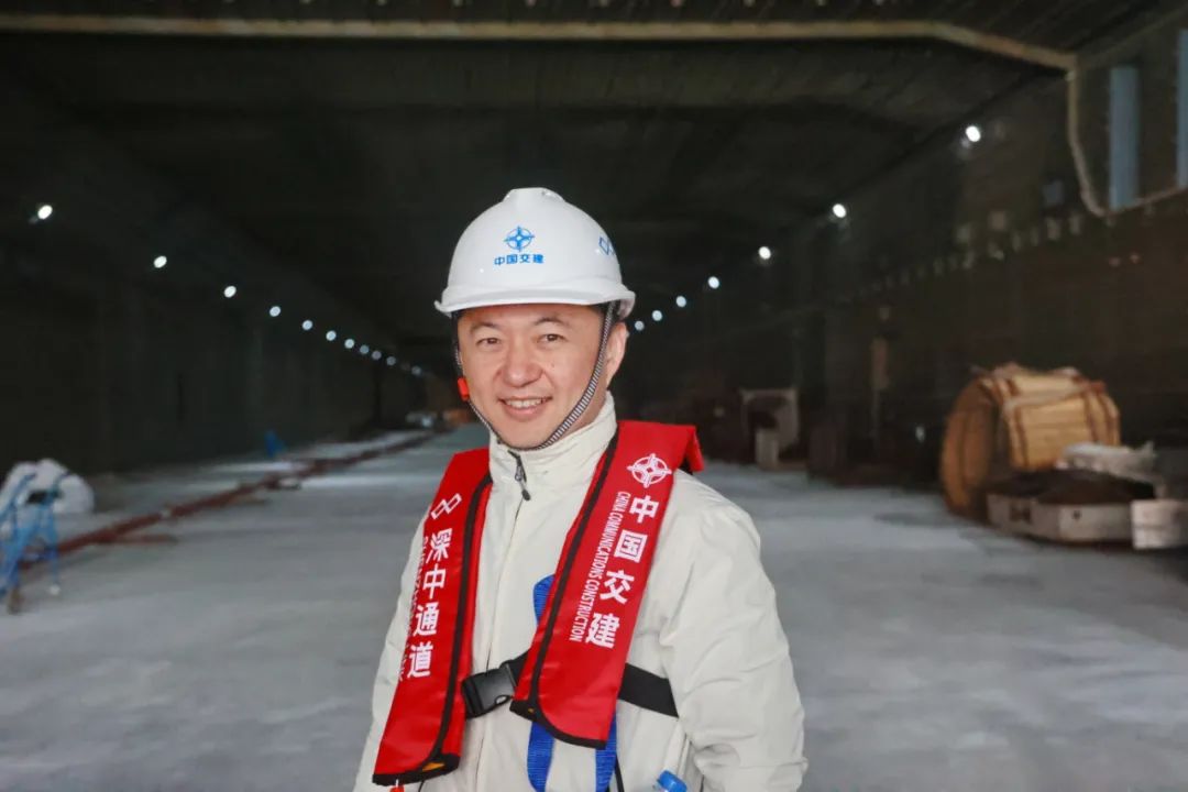 樊健生你看这座桥它又轻又薄探索者