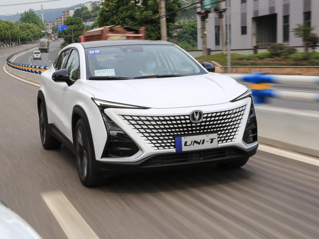 12万级买啥SUV？这三款中国车型不仅帅气 内饰还堪比豪车！