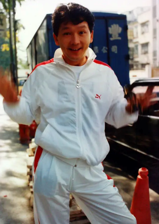 和刘德华,梁家辉合作,在《至尊三十六计之偷天换日》中饰演金手指阿智