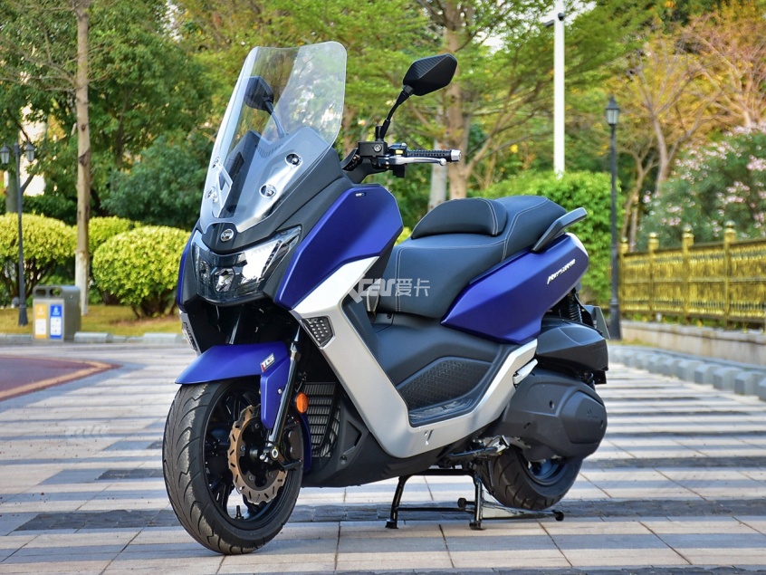 从豪华到运动的切换试驾三阳maxsym400