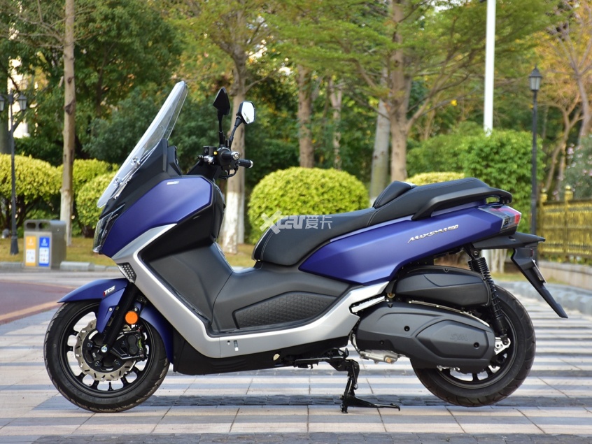 从豪华到运动的切换试驾三阳maxsym400