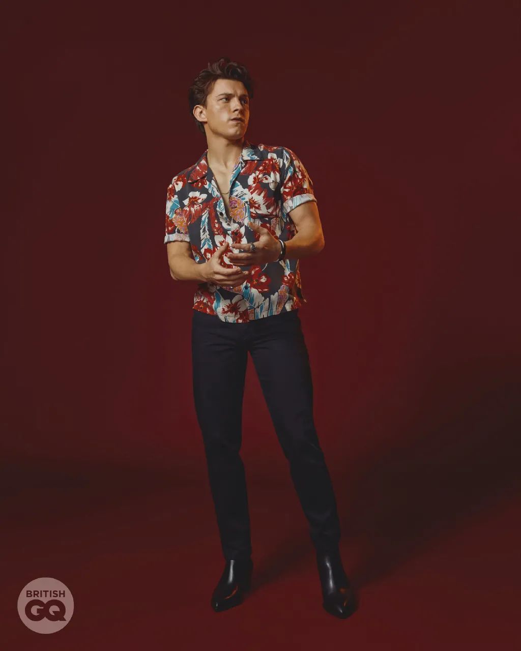 《蜘蛛侠:无回之战》也刚刚杀青,八块腹肌熠熠生辉的荷兰弟在社交网络