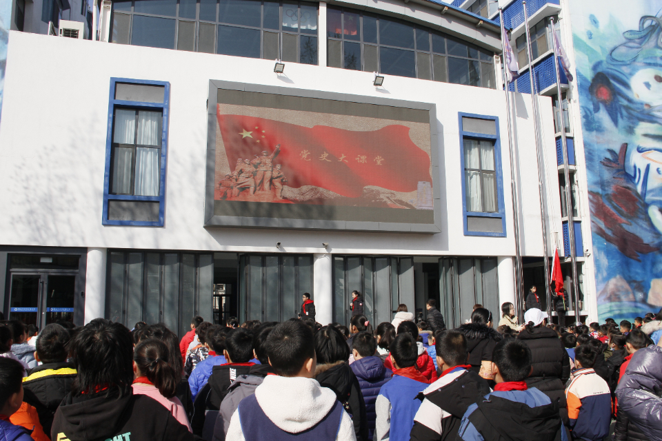 学生变身小老师讲解党史故事济南市胜利大街小学举行开学典礼
