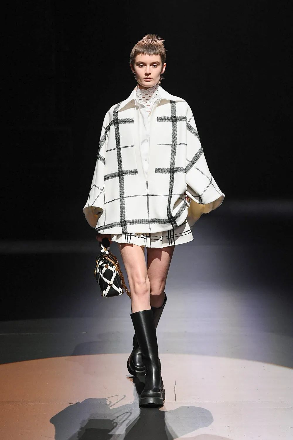 t型台valentino的浪漫不止是仙气缭绕也可以很朋克