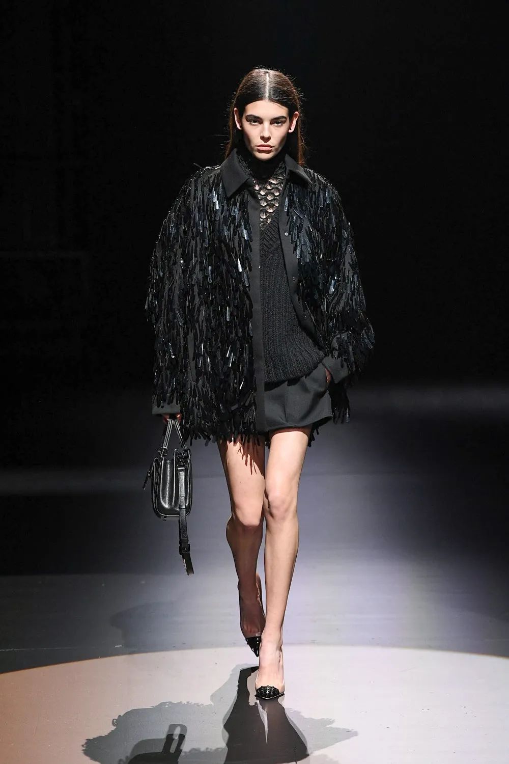 强烈的对比之下突出了pierpaolo piccioli凸显服装广泛包容性的本意