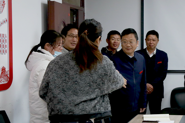 吴亦丰,党委委员,纪委书记王德荣,党委委员,副校长李培生,郑彦芳