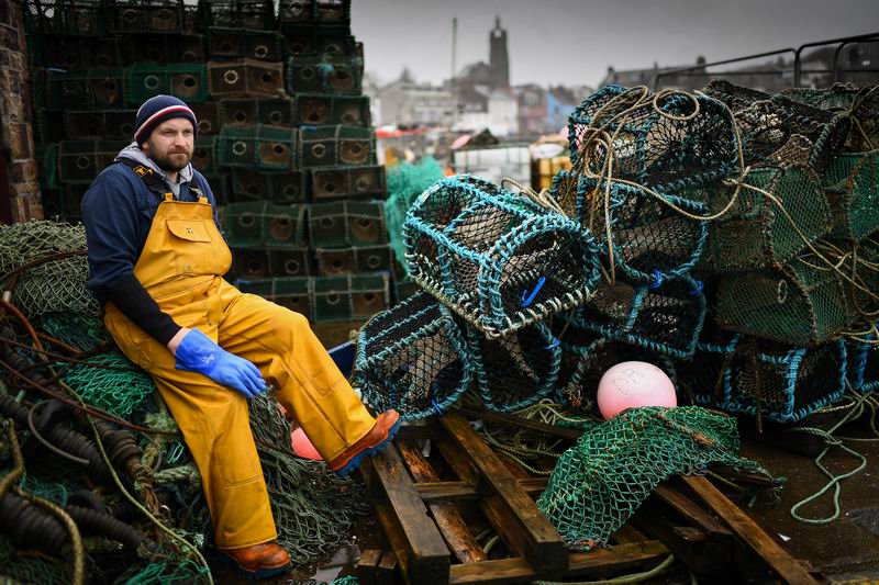2021年1月14日，英国苏格兰塔伯特，三分之一的苏格兰渔船被困在港口，每周损失100万英镑，造成新鲜优质农产品的损失。