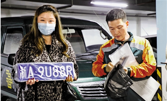 浙a区域号牌首块牌照出炉杭州限行新政实施首日总体平稳