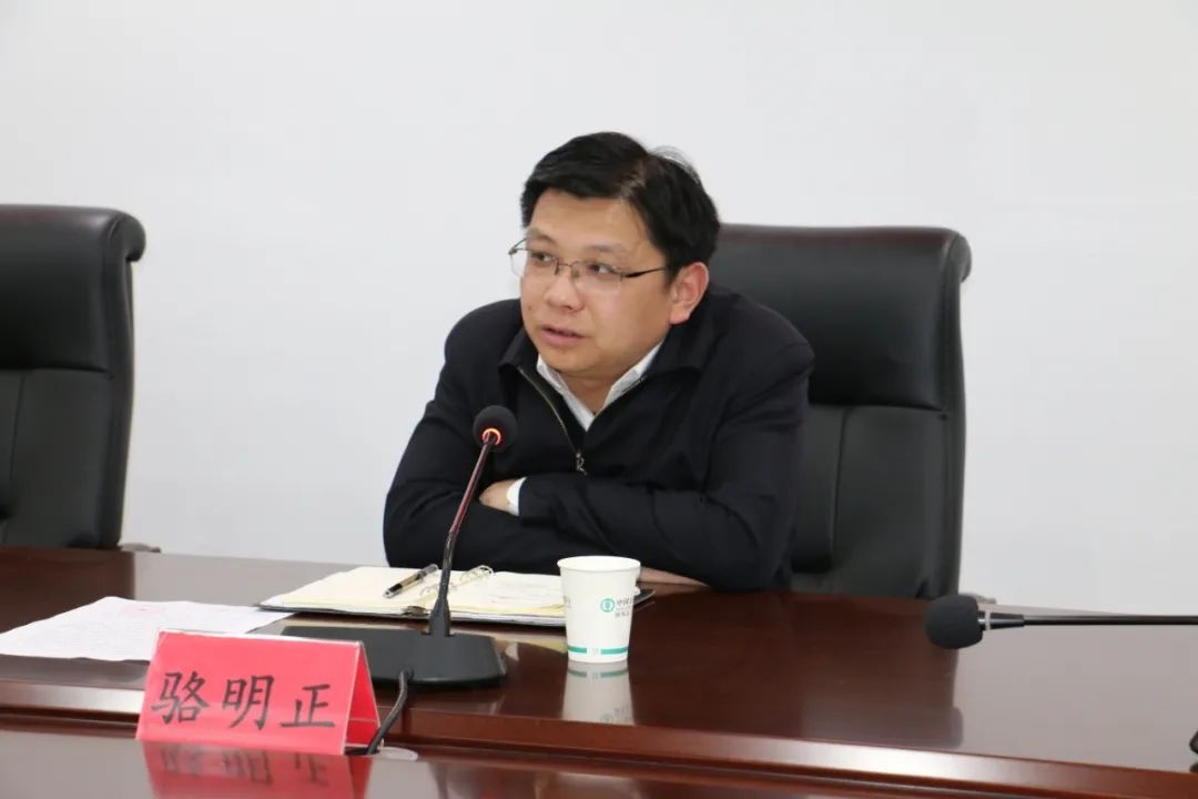 团风县委副书记,政法委书记骆明正,副县长,县公安局党委书记,局长梅军