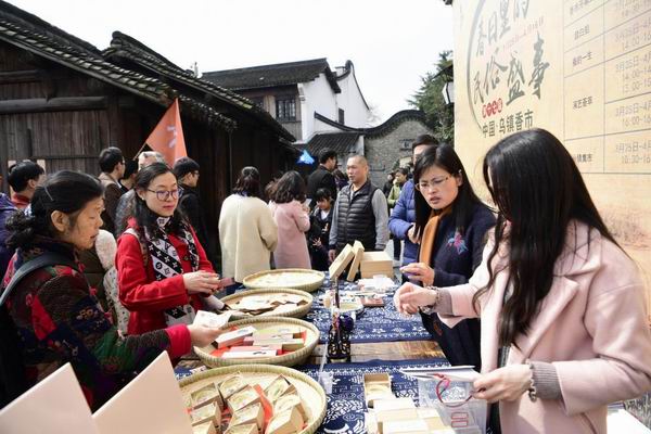 踏青去茅盾笔下的香市逛古镇看杂耍吃美食