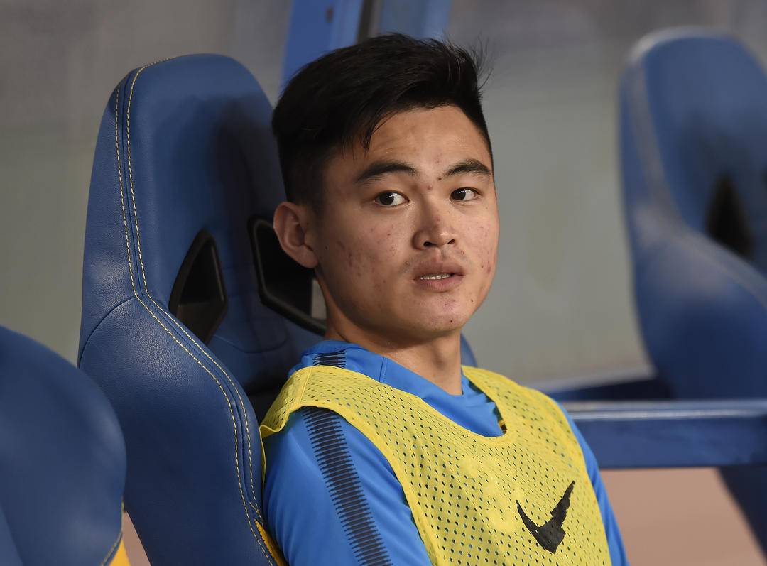 黄紫昌告别江苏队:" 江苏足球 " 光芒万丈,盼与他再驻雪山之巅!