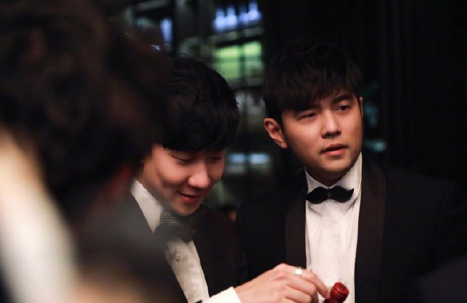 感情好周杰伦林志颖等合体为林俊杰庆生