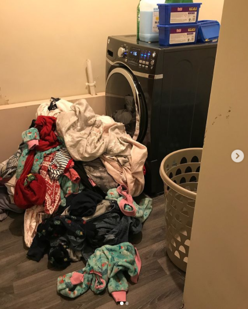 家里的洗衣机每天需要使用5次,才能将所有的衣服清洗完.