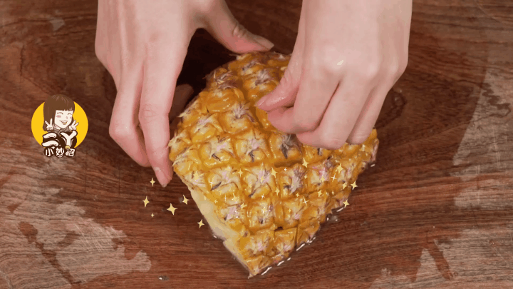 今天才知道菠萝还可以这样切不削皮不挖眼太省事啦