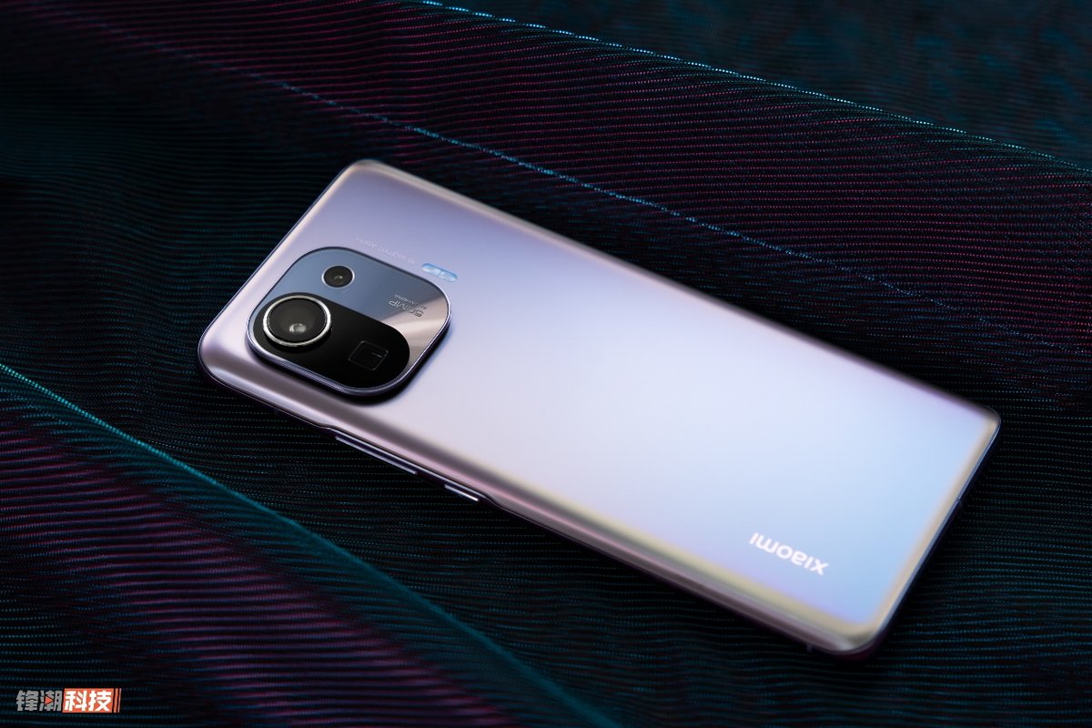 小米11pro图赏以复杂工艺打造梦幻紫色渐变