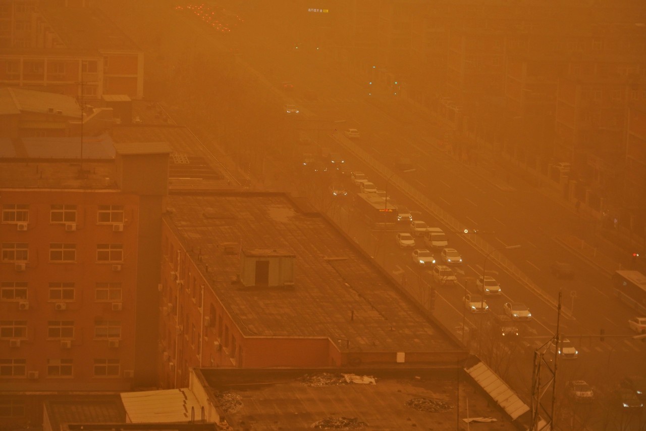 新疆库尔勒沙尘暴图片