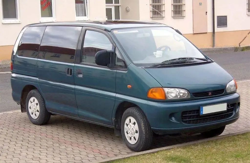 奇葩现代这台酷似宇宙飞船的面包车号称韩国埃尔法