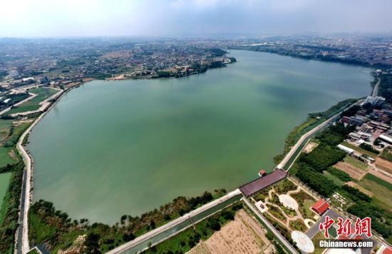 图为晋江龙湖水库.龙湖是福建第二大天然淡水湖,常年水质保持Ⅱ类.