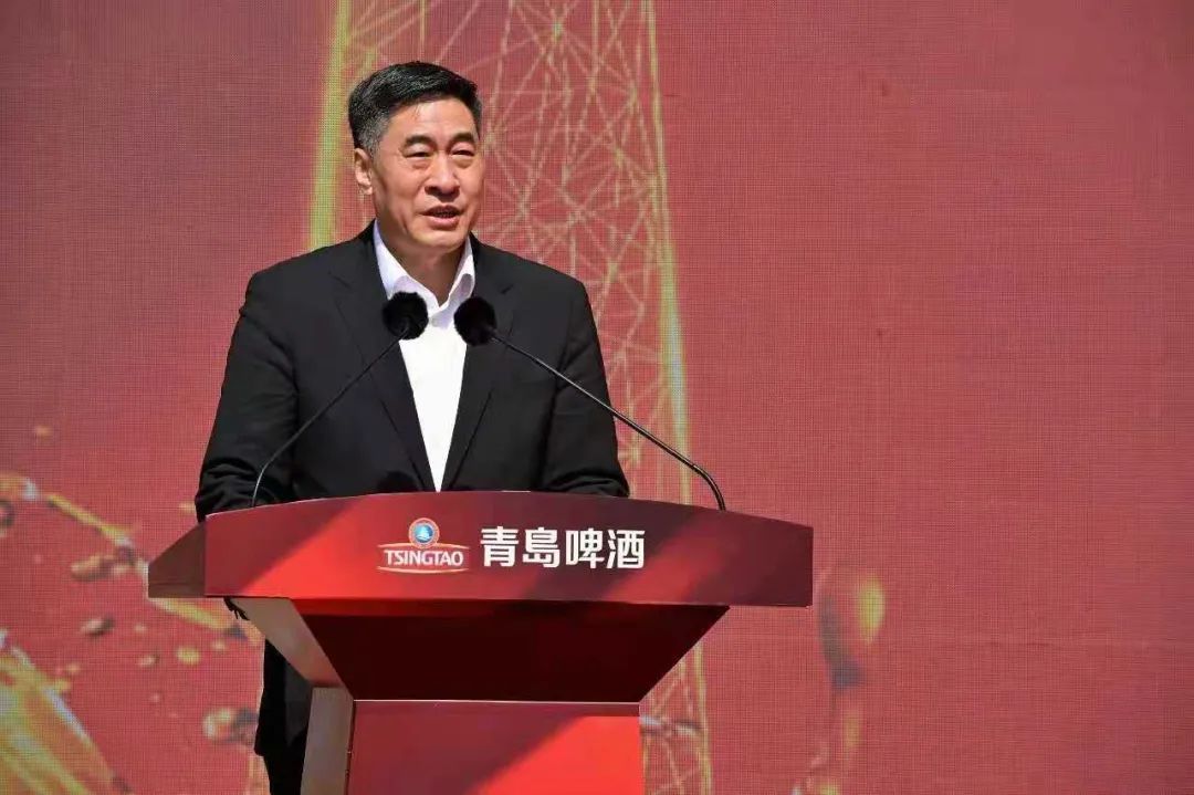 青岛啤酒战疫力压百威财报创新高全员卖酒不打价格战