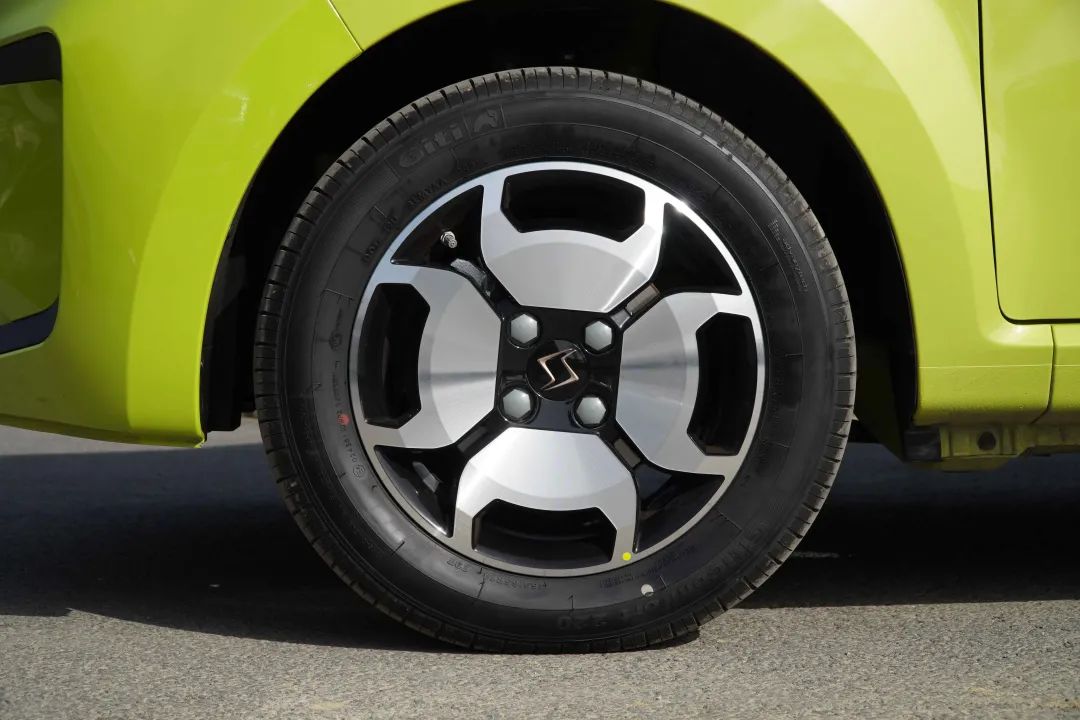 一电试车|靠颜值能否大小通吃 试驾思皓e10x