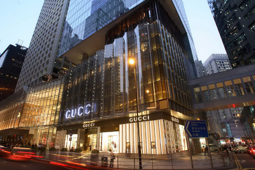 自上至下依次为香港置地在香港,澳门,北京与南京的中環系项目香 