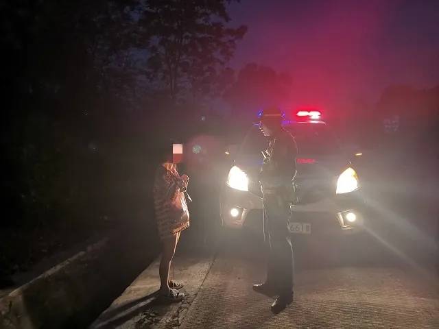 因琐事吵架，男子竟把女友“丢”在兰海高速，自己驾车离开休闲区蓝鸢梦想 - Www.slyday.coM