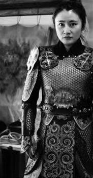 皮雕展现大美边疆 新疆“花木兰”穿自制铠甲惊艳网友休闲区蓝鸢梦想 - Www.slyday.coM