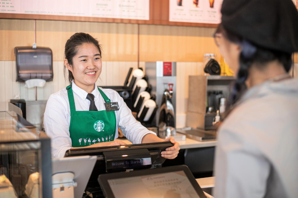 星巴克发出无声世界的邀请函山东首家手语门店于青岛开业