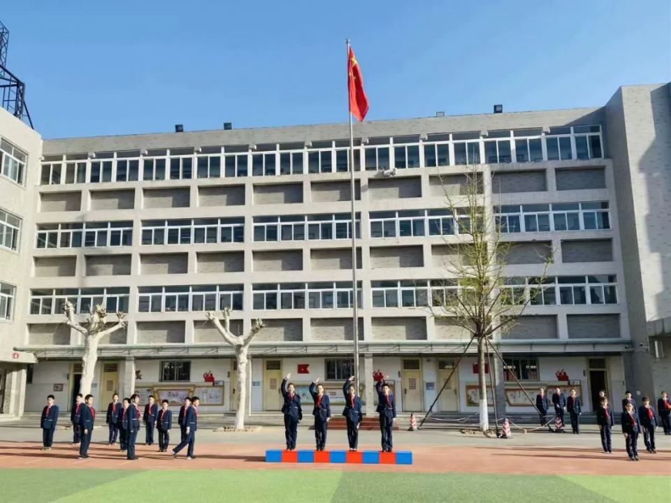 知险避险安全成长济南市甸柳一小开展安全教育日活动