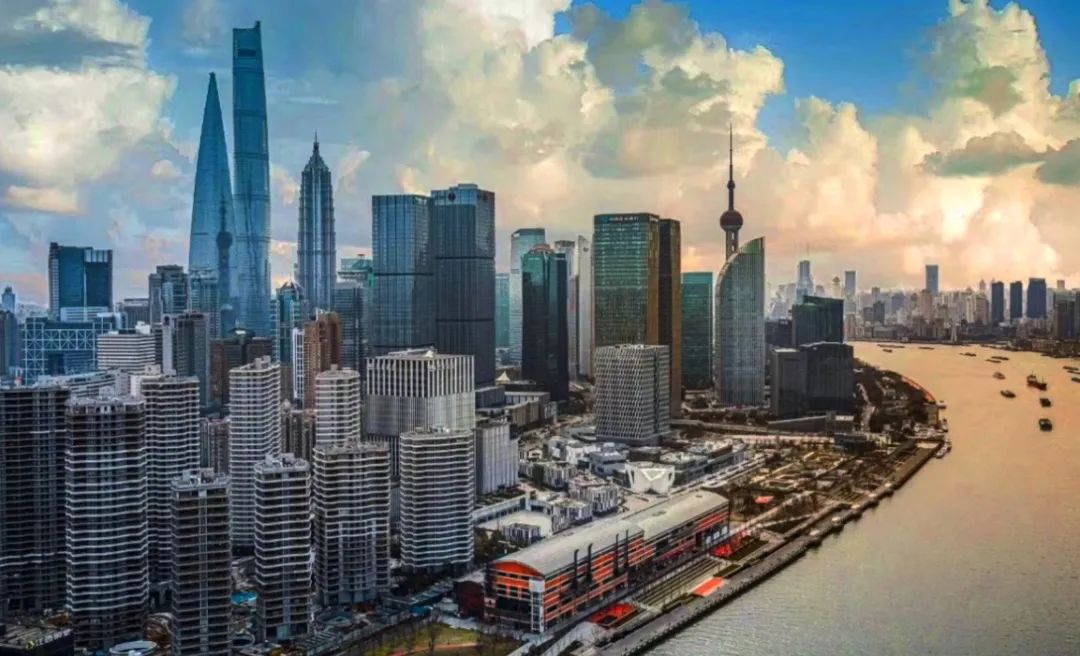 上海陆家嘴金融城楼宇出租率回升到疫情前 税收亿元楼达110幢