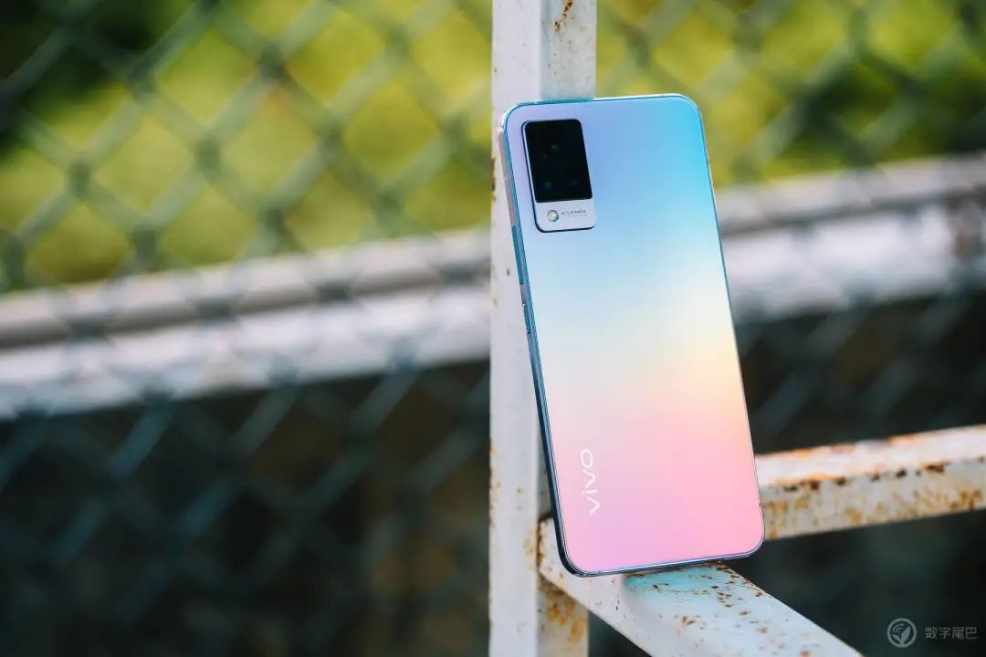 vivo s9 图赏:不止机身轻薄,更有九色渐变__财经头条