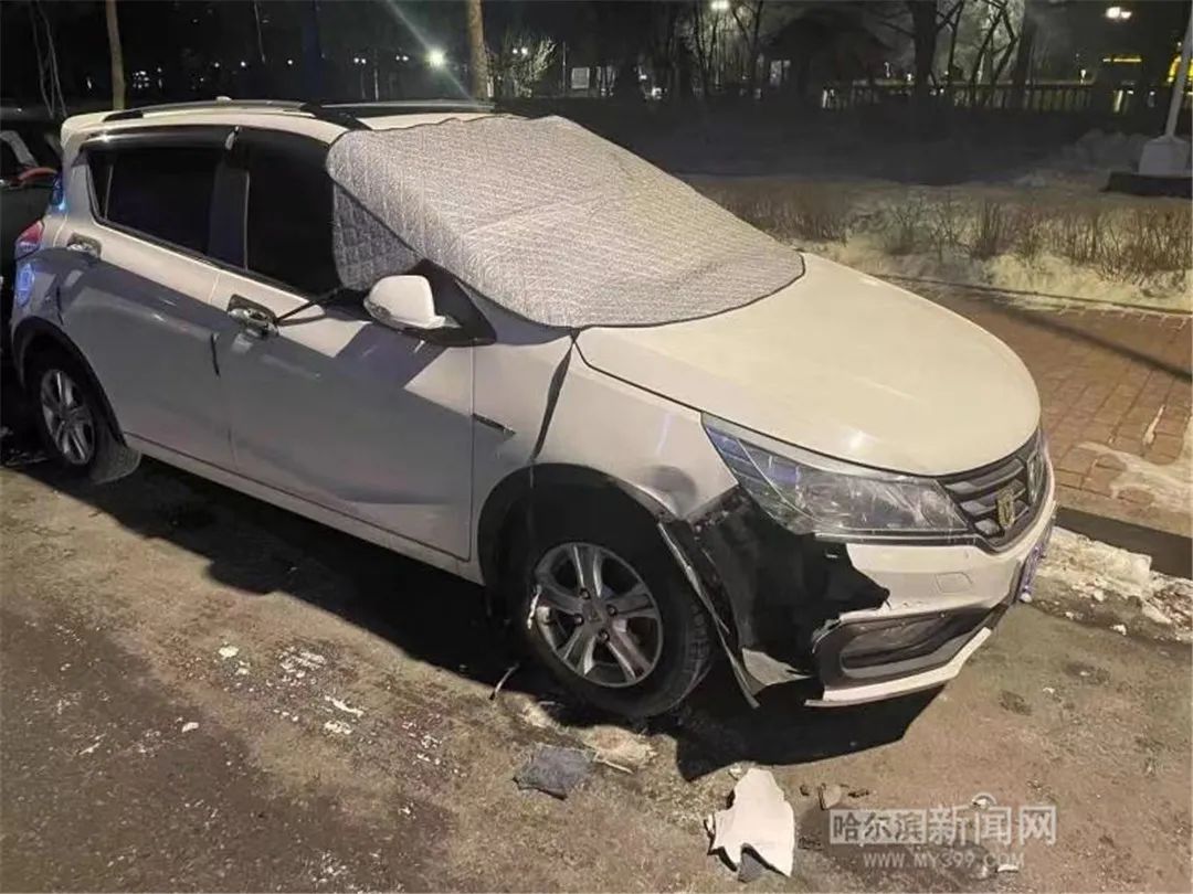 suv连撞小区附近11车后逃逸