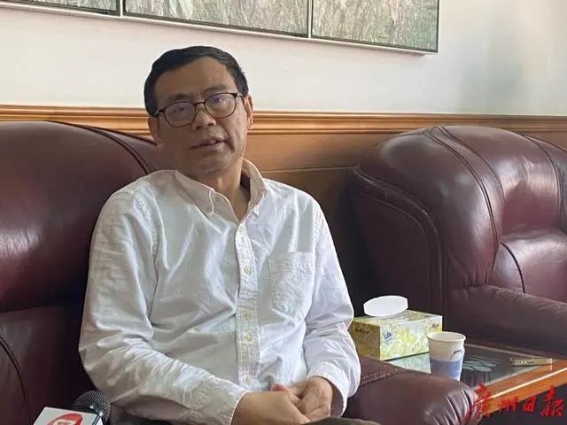 高校教授建议这两个假期合并，夫妻同休？国家卫健委答复