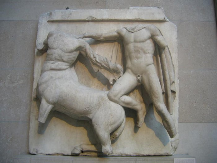 伦敦大英博物馆中展出的一件埃尔金大理石雕 图片来源：Wikimedia Commons, CC BY-SA